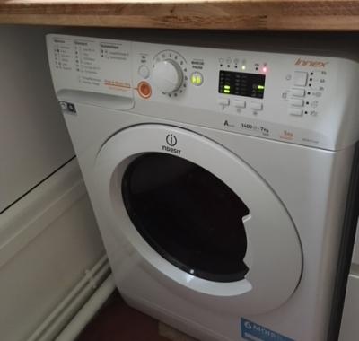 Chambre dans charmant petit trois pièces lumineux