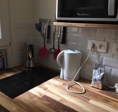 Chambre dans charmant petit trois pièces lumineux