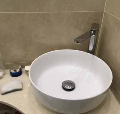 Chambre dans charmant petit trois pièces lumineux