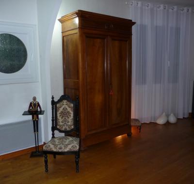 Chambre paisible pour filles dans la ville rose