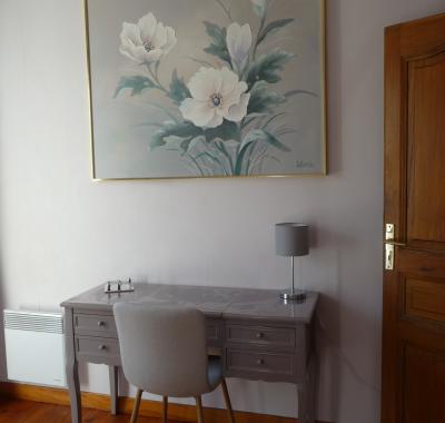 Chambre paisible pour filles dans la ville rose