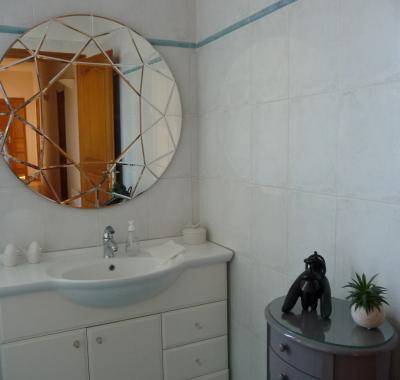 Chambre paisible pour filles dans la ville rose