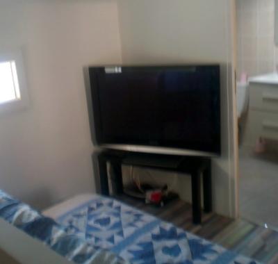 Studio climatisé dans maison de village face au château