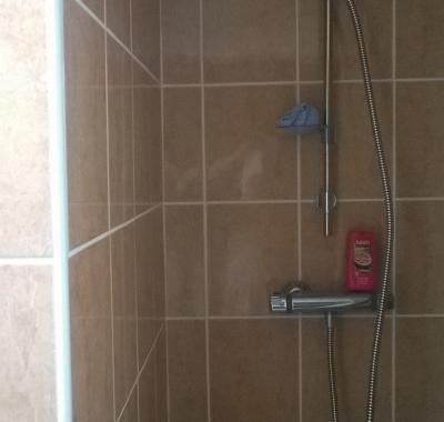 Studio climatisé dans maison de village face au château