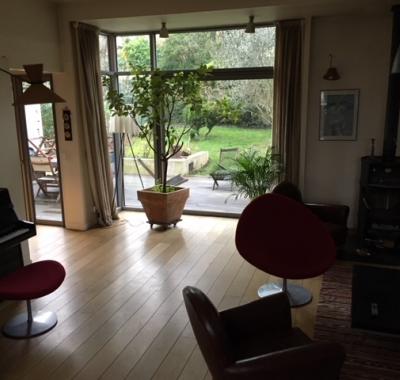 Chambre avec Salle de bain privative dans une maison d’architecte