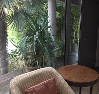 Chambre avec Salle de bain privative dans une maison d’architecte