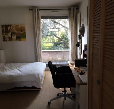 Chambre avec Salle de bain privative dans une maison d’architecte