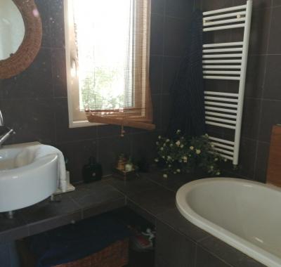 Chambre avec Salle de bain privative dans une maison d’architecte