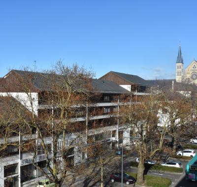 F4  80 m2 face basilique Saint Remi