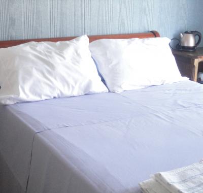 Chambre climatisée  + salle d'eau + WC privé