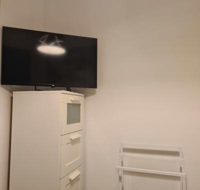 Belle chambre  confortable avec télé
