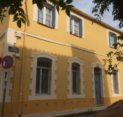 Idéal VISA pour l'Image -THE YELLOW HOUSE