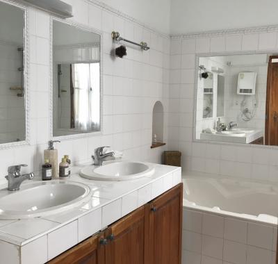 Idéal VISA pour l'Image -THE YELLOW HOUSE