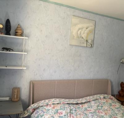 Chambre spacieuse tout confort dans maison moderne