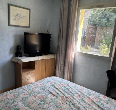 Chambre spacieuse tout confort dans maison moderne