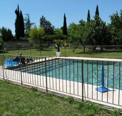 GRANDE CHAMBRE 2 OU 3 PERSONNES, proche Avignon