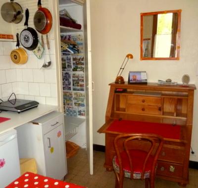 Chambre avec coin cuisine