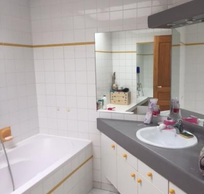 Chambre à louer dans grande maison