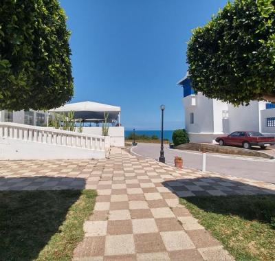 Chambre meublée bord de  mer pour dame étrangère
