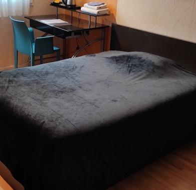 Grande chambre double + wifi + parking gratuit