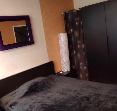 Grande chambre double + wifi + parking gratuit