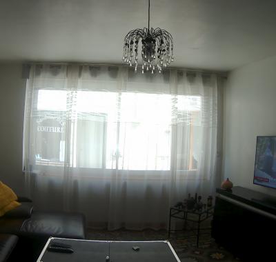 Grand chambre petite village