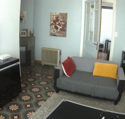 Grand chambre petite village