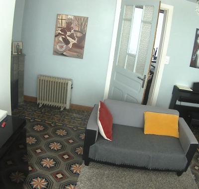 Grand chambre petite village