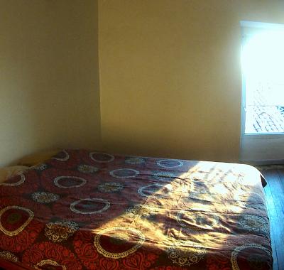 Grand chambre petite village