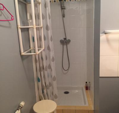 Chambre meublée à louer chez l'habitant