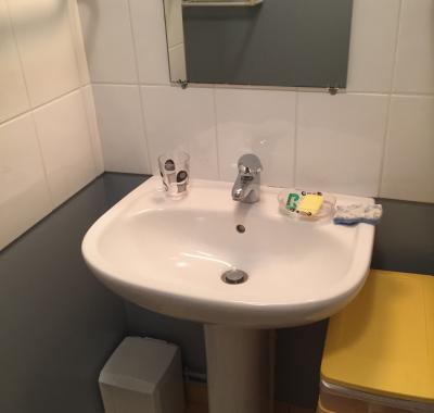 Chambre meublée à louer chez l'habitant