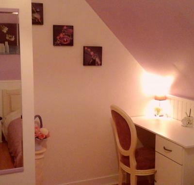 Chambre demi- pension uniquement étudiant de -30 ans.