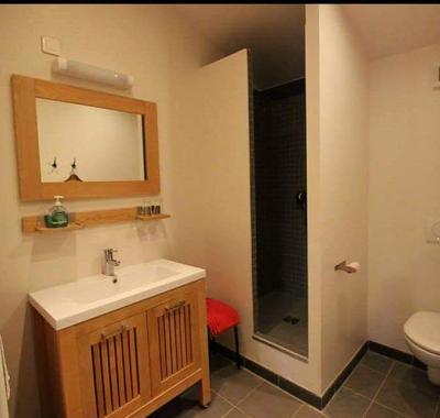 Chambre à louer avec salle d'eau