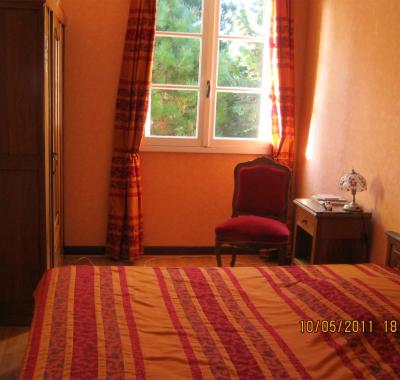 Chambres à louer dans grande maison avec petit parc