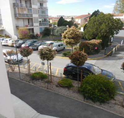 Appart. meublé T2 44 m² Clim. Ascenseur Parking, Accès Handicapé.