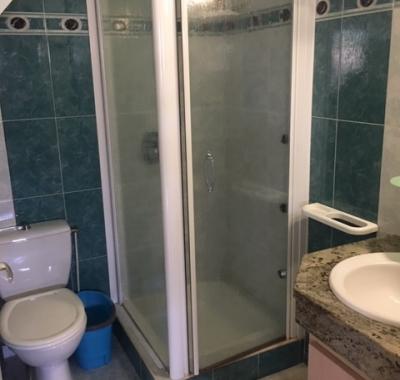 Chambre lumineuse et calme