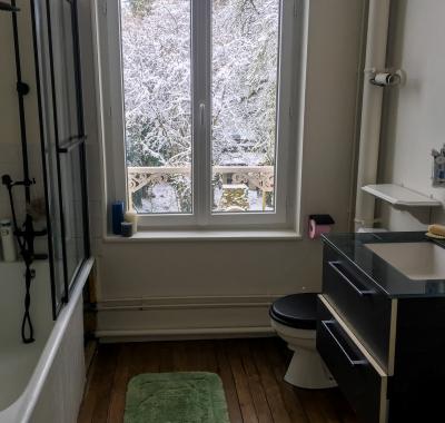 Chambre à louer dans maison spacieuse