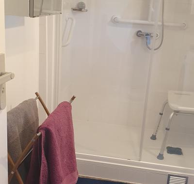 Chambre CALME pour Femme proche métro