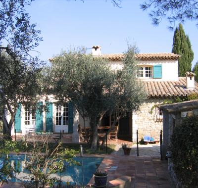 Chambre à louer dans villa entre Grasse et Sophia Antipolis