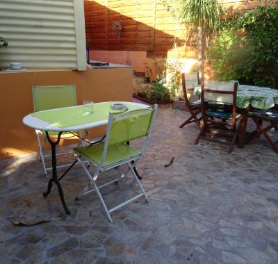 LOUE CHARMANTE CASE CREOLE SALINE LES BAINS