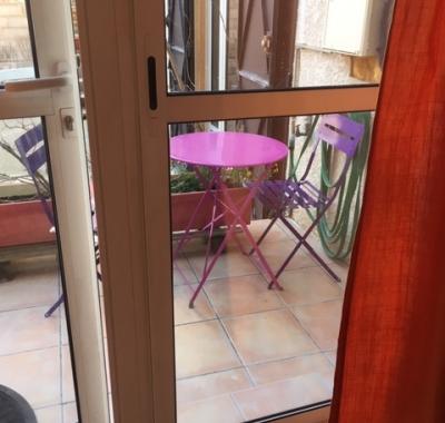 Studio avec petite terrasse