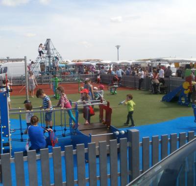 Location 2/5 pers, 3 chambre, Clim , à 100 m de la plage et centre