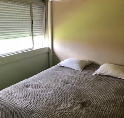 Chambre meublée femme uniquement chez l'habitant