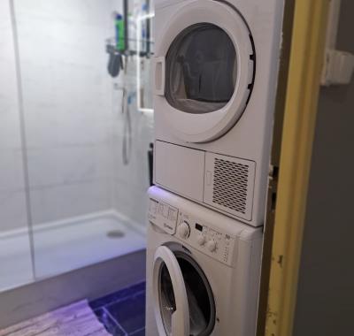 Logement à louer   salle de bain et WC commune