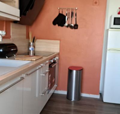 Logement à louer   salle de bain et WC commune