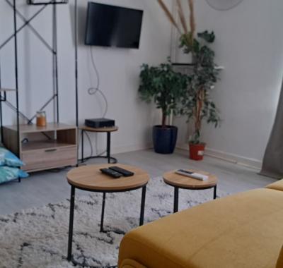 Logement à louer   salle de bain et WC commune