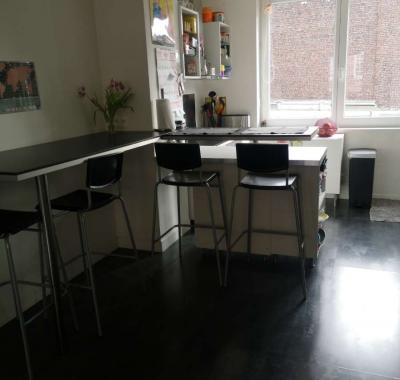 Chambre 100 m métro