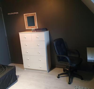 Chambre équipée comme un studio