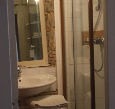 CHERCHE 2 COIOCATAIRES pour partager maison