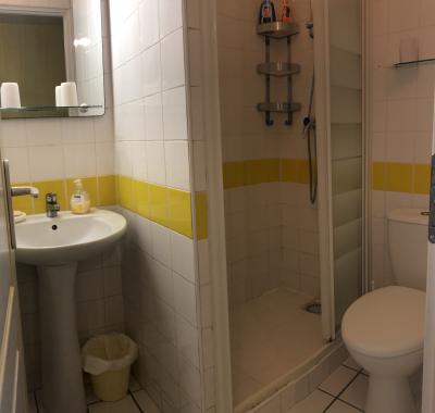 Chambre Langon 1 nuit avec petit déjeuner + douche, wc, TV,wifi privés